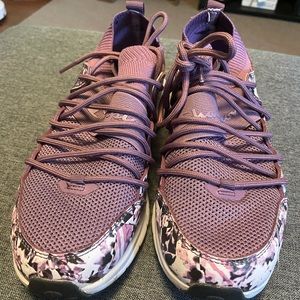 Women’s champion yogi sneakers